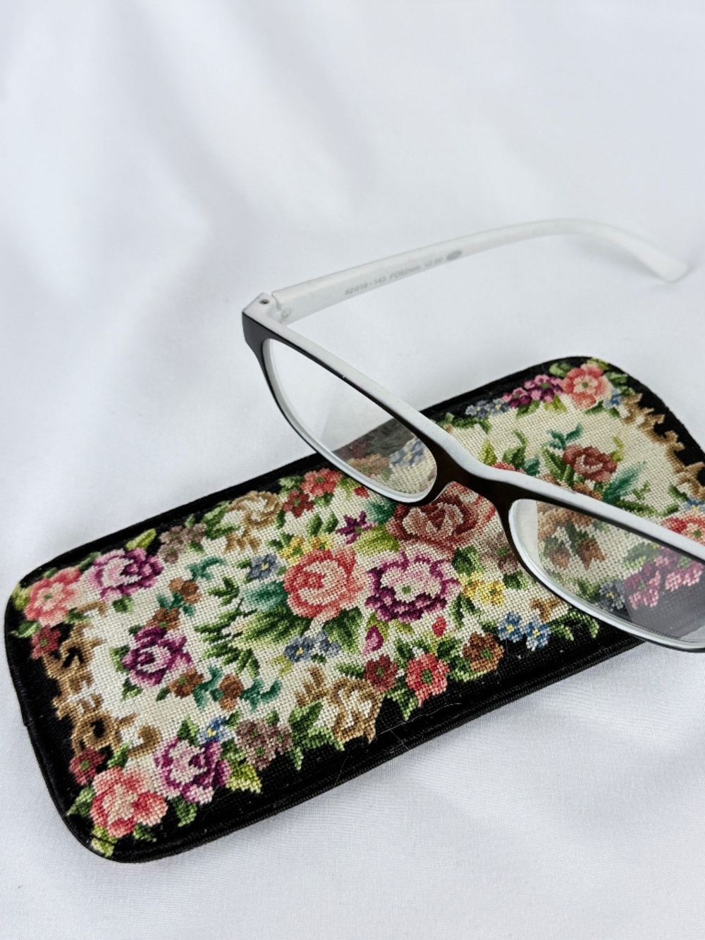 Vintage German Petite Point Tapestry Eyeglass Case Cabbage Roses Needlepoint